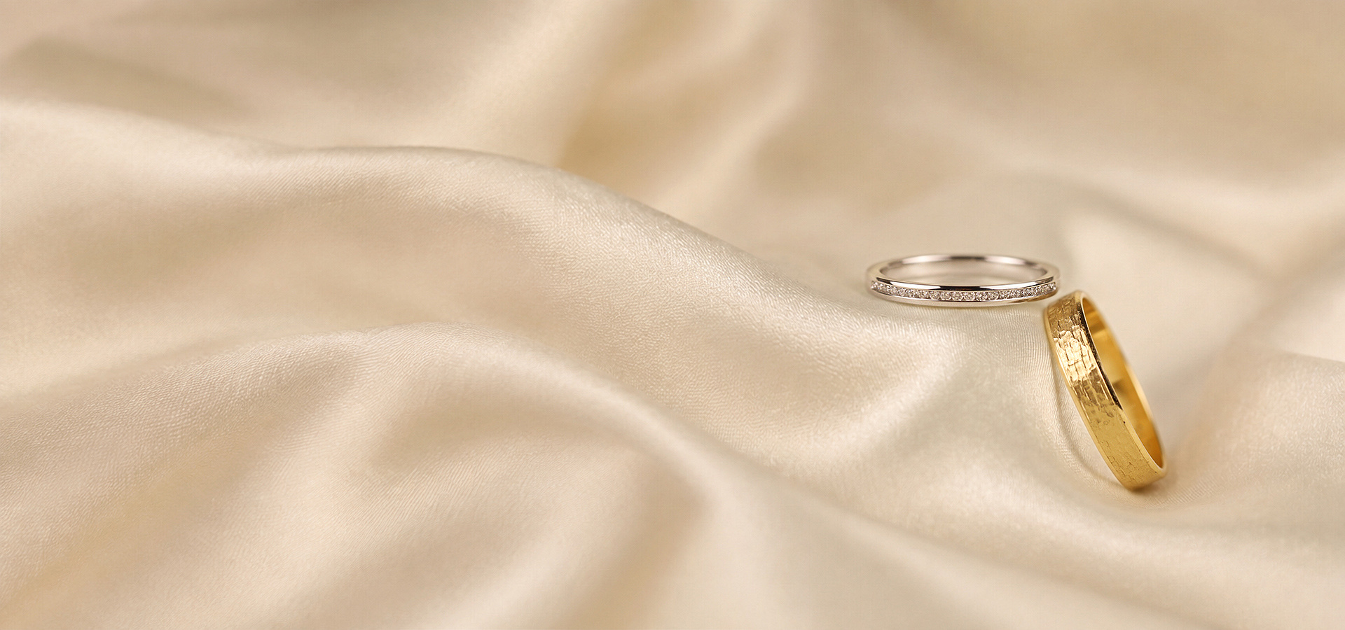 Alliances Milano homme et femme en or blanc 750 millièmes