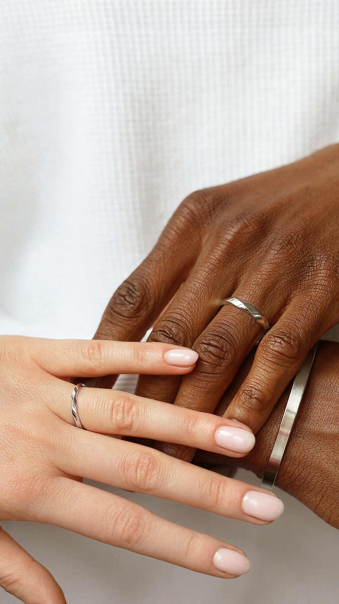 Alliances Milano homme et femme en or blanc 750 millièmes