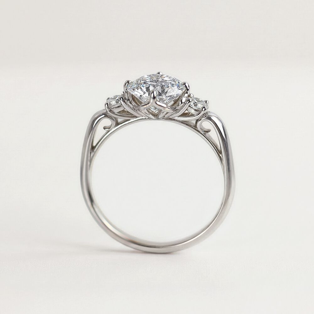 Bague sur mesure en or blanc 750 millièmes
