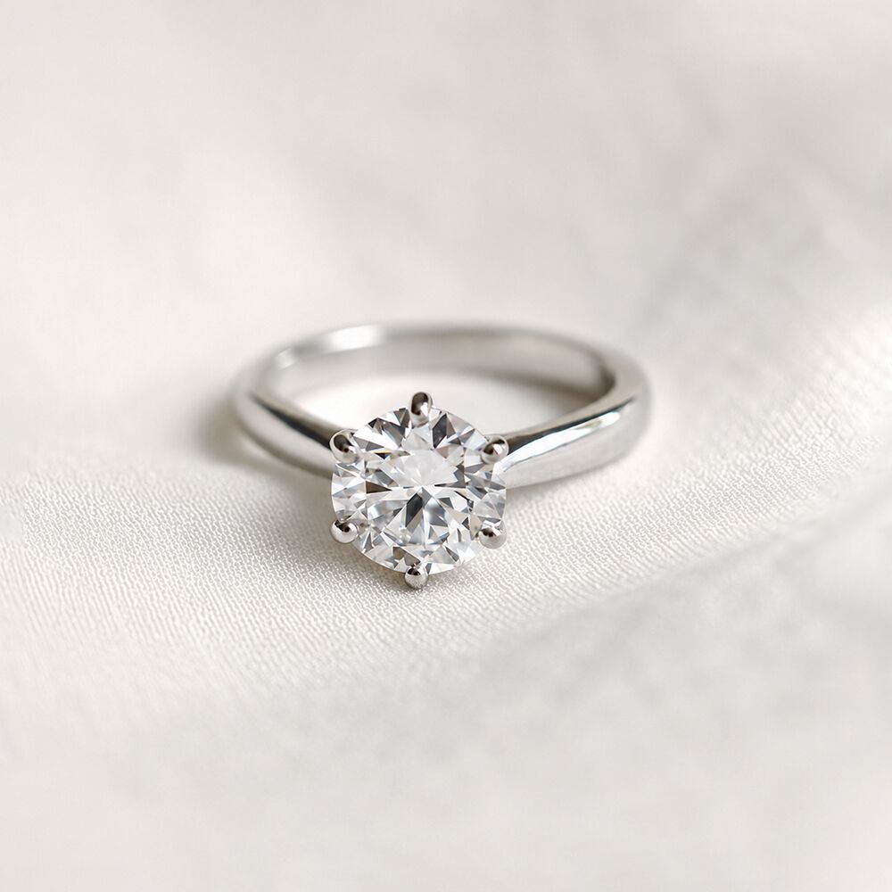 Solitaire sur mesure en platine 950 millièmes