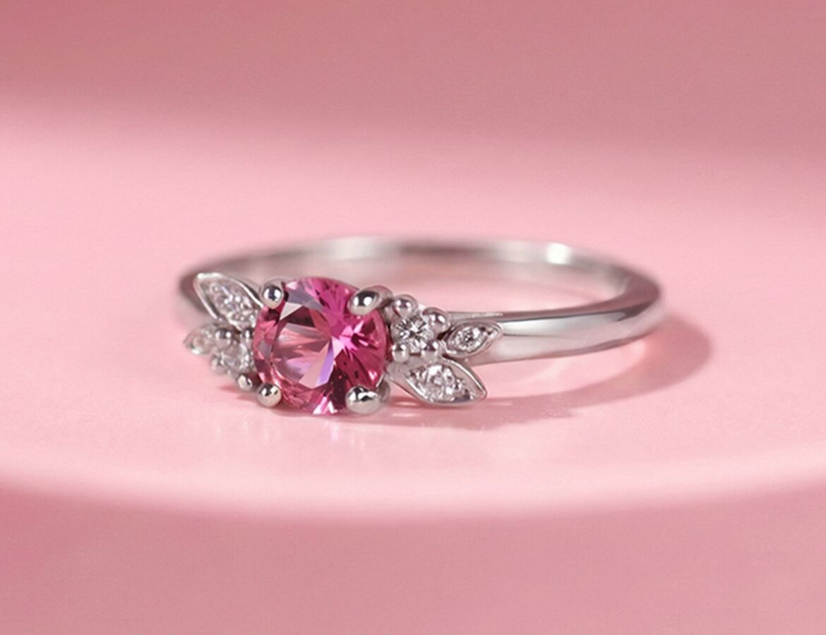 Bague Victoria, en or blanc 750 millièmes, ornée d'une tourmaline rose de 0.50 carat