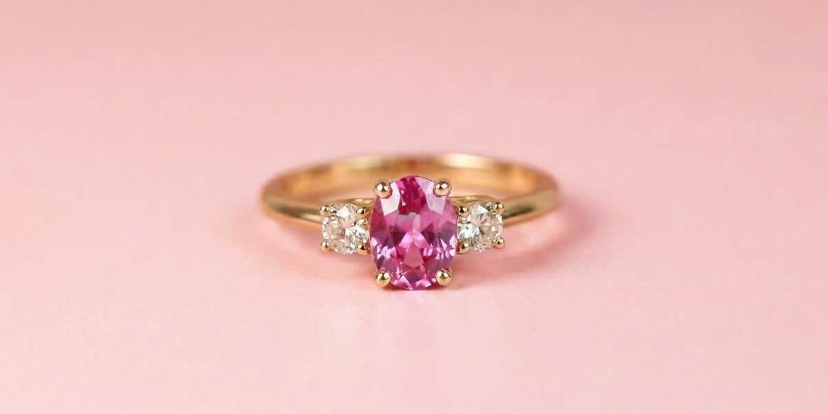 Bague Yael en or jaune 750 millièmes, ornée d'une spinelle rose 7x5mm