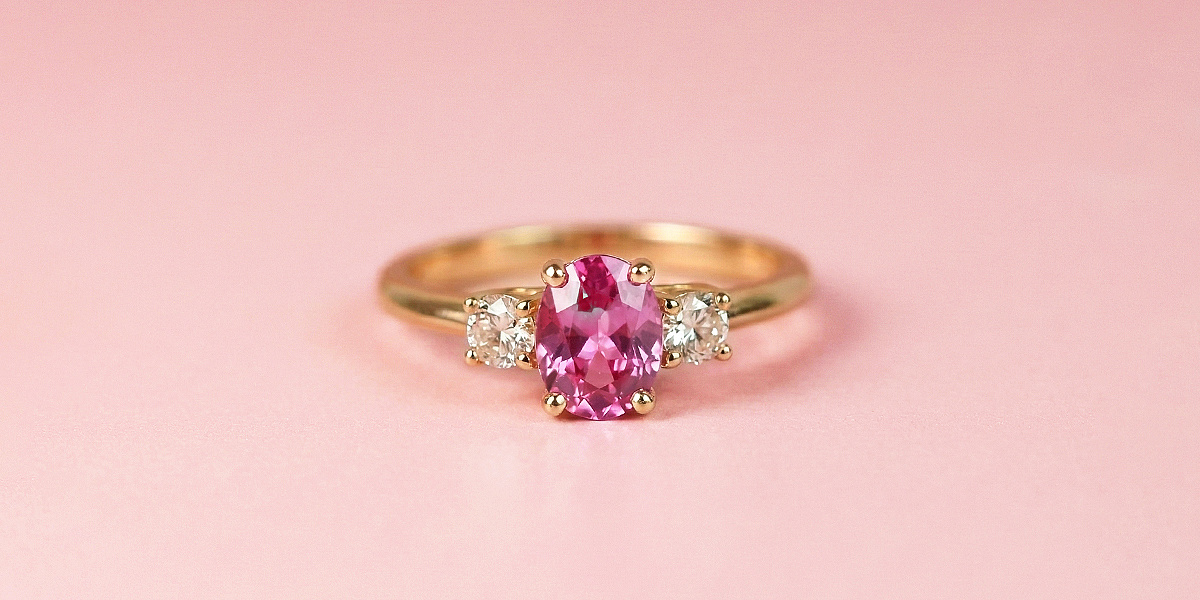 Bague Yael en or jaune 750 millièmes, ornée d'une spinelle rose 7x5mm