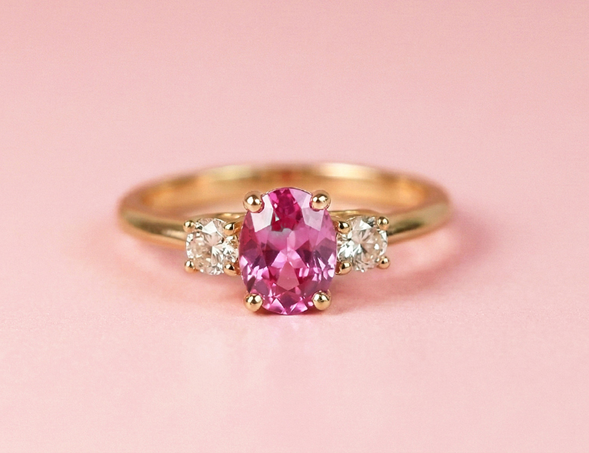 Bague Yael en or jaune 750 millièmes, ornée d'une spinelle rose 7x5mm