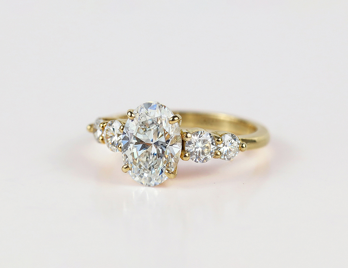 Bague Jasmée modifiée, en or jaune 750 millièmes et diamant