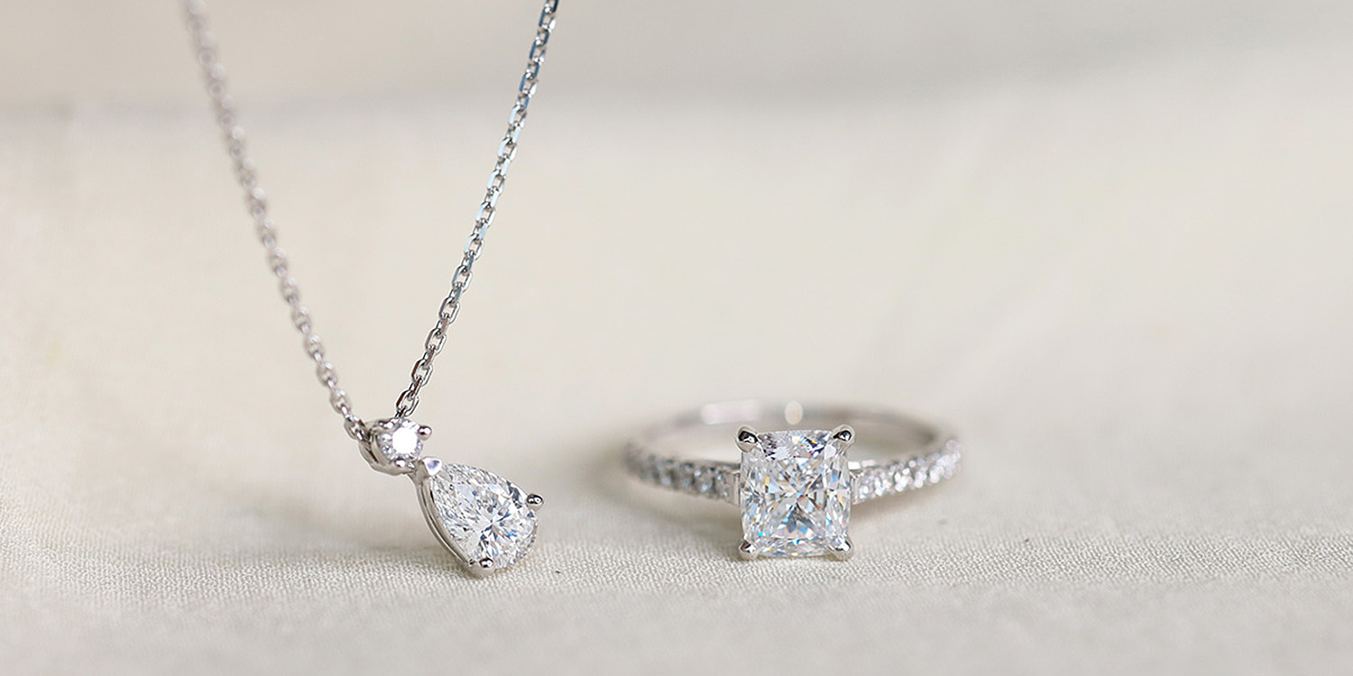 Collier et bague en or blanc et diamants