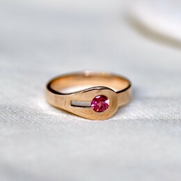 Seychelles 💗

Avec quelle pierre souhaiteriez-vous la personnaliser ? 

#bague #tourmaline #rubis #émeraude #saphir #diamant #grenat #création #atelier #joaillerie