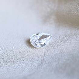 Magnifique diamant poire aux dimensions 9x6 mm 💎 

#création #artisanat #joaillerie #savoirfaire #bijoux #diamants #pierres #précieuses #bague #personnalisation #atelier #bijoux ​