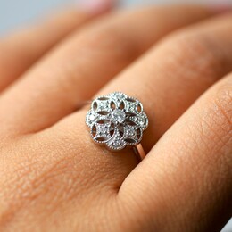 Délicate rosace, la bague Adèle est subtilement travaillée pour former une fleur légère et gracieuse. ✨

Découvrez cette nouvelle creation à travers notre Rituel Créa directement en ligne. Personnalisez cette magnifique bague afin d’obtenir un bijou unique qui vous correspond ! 🤍

#bague #nouveauté #création #artisanat #joaillerie