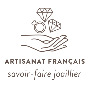 Nos créations sont réalisées à la main dans nos ateliers parisiens.